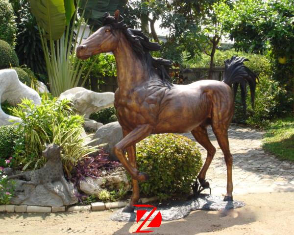 Outdoor bronze  horse sculpture